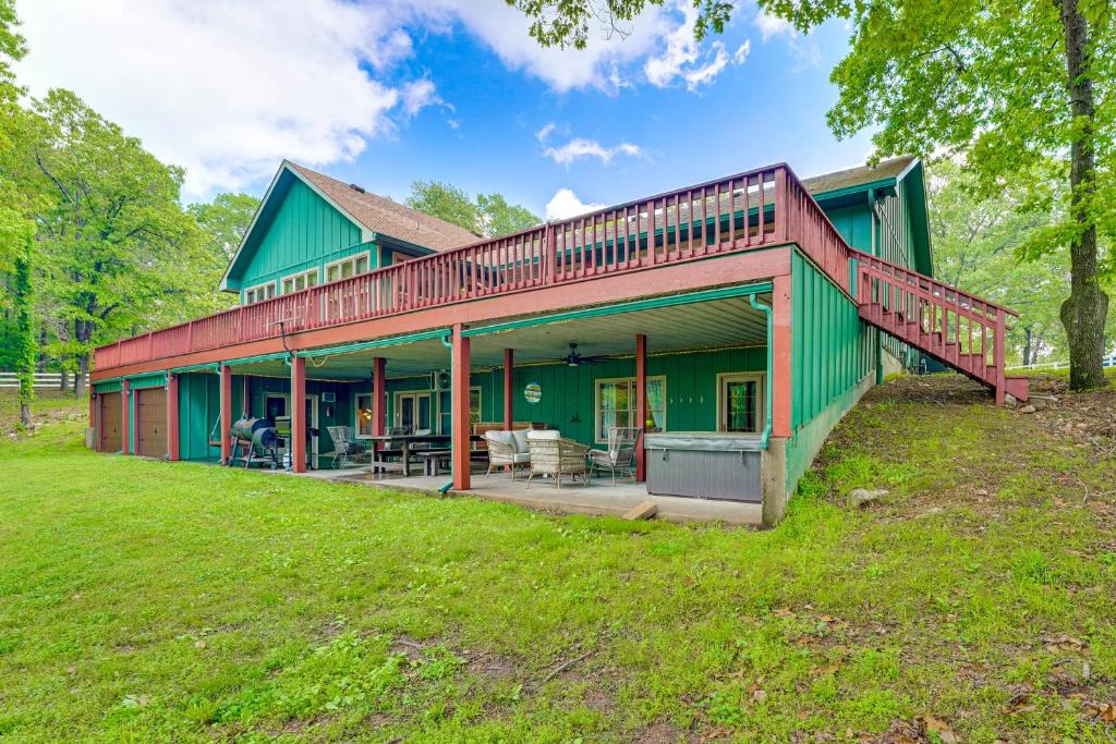 Grove House | Large Lakefront Home | Pool, Hot Tub & Boat Dock