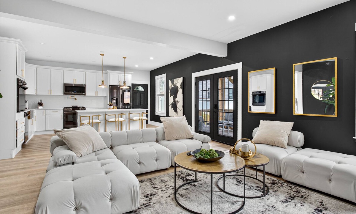 West Codman Hill - West Lower Mills Condo | Large victorian home 15 mins from downtown lots of local restaurants and bars