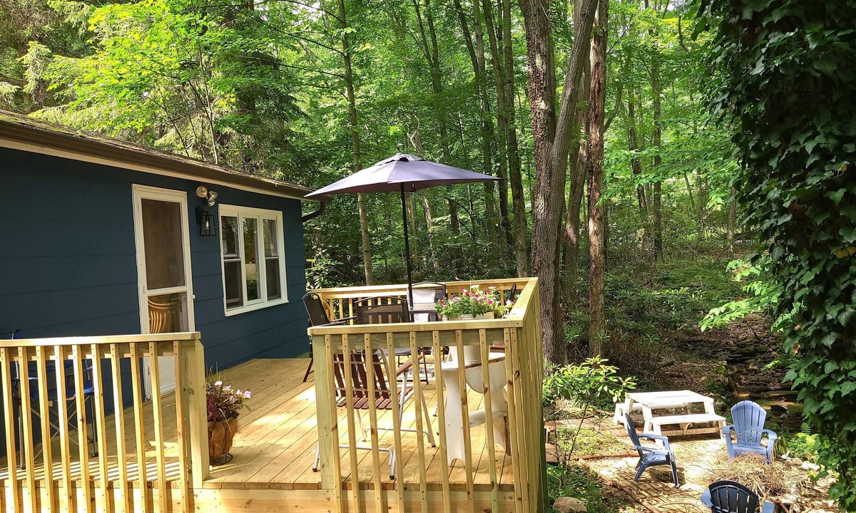 Champion Cottage | Laurel Highlands Crab Run 3 BR 2 B Creekside Cottage