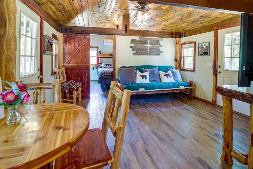Tuskahoma House | Lazy Bear Cabins 1 at Tuskahoma Near Sardis Lake!