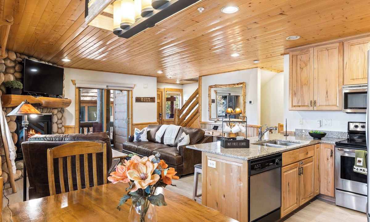 Park City Cabin | Lazy Bear Log Cabin Canyons Park