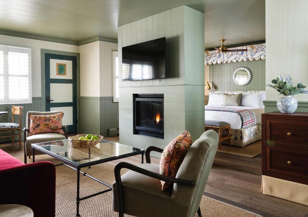 Golden Rectangle Hotel | Le Petit Pali at 8th Ave