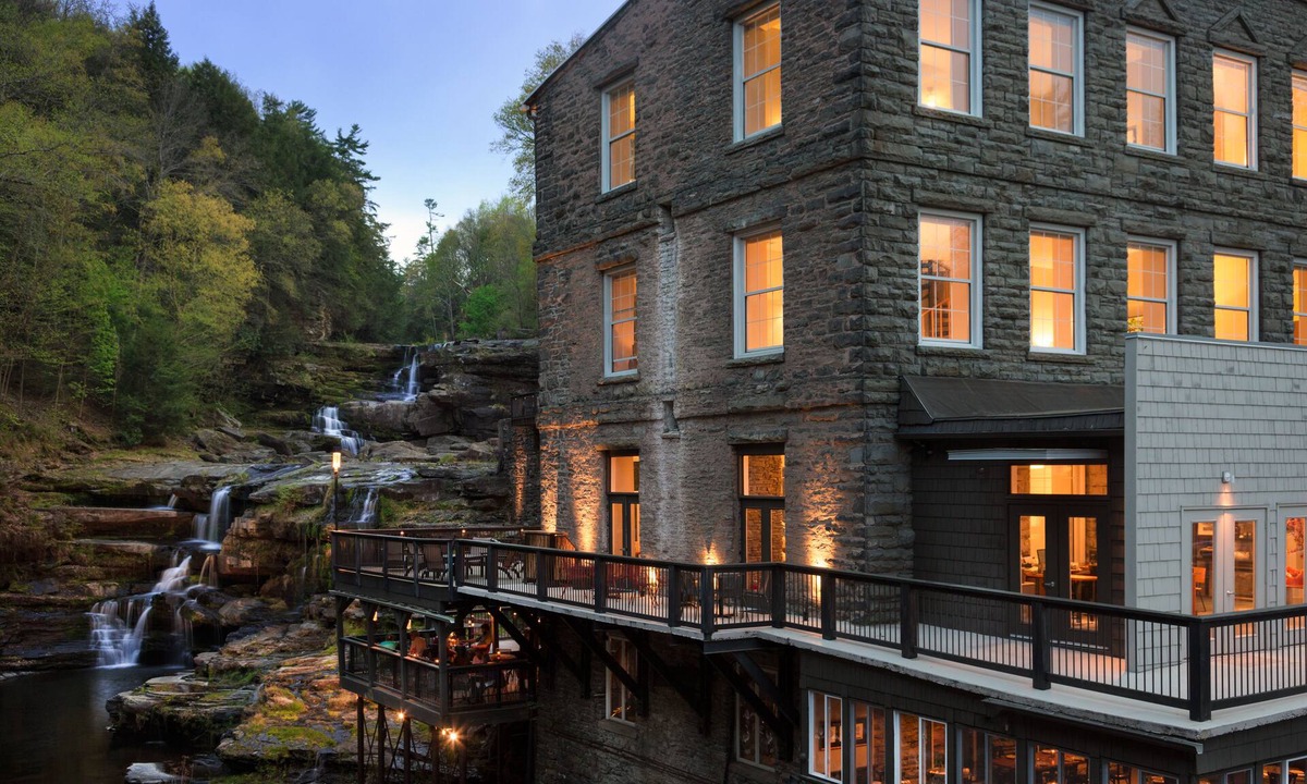 White Mills Hotel | Ledges Hotel