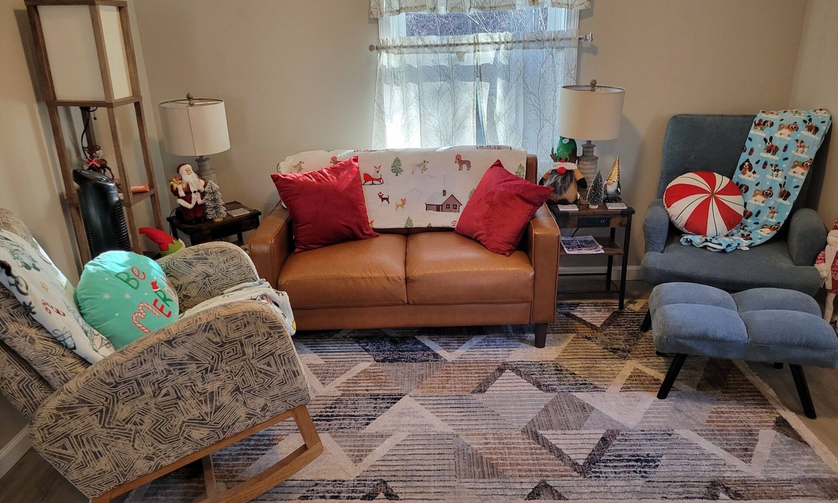 Brimfield House | Little House Inn-Family/Pet friendly Private Home-Brimfield-2 bedroom, sleeps 8