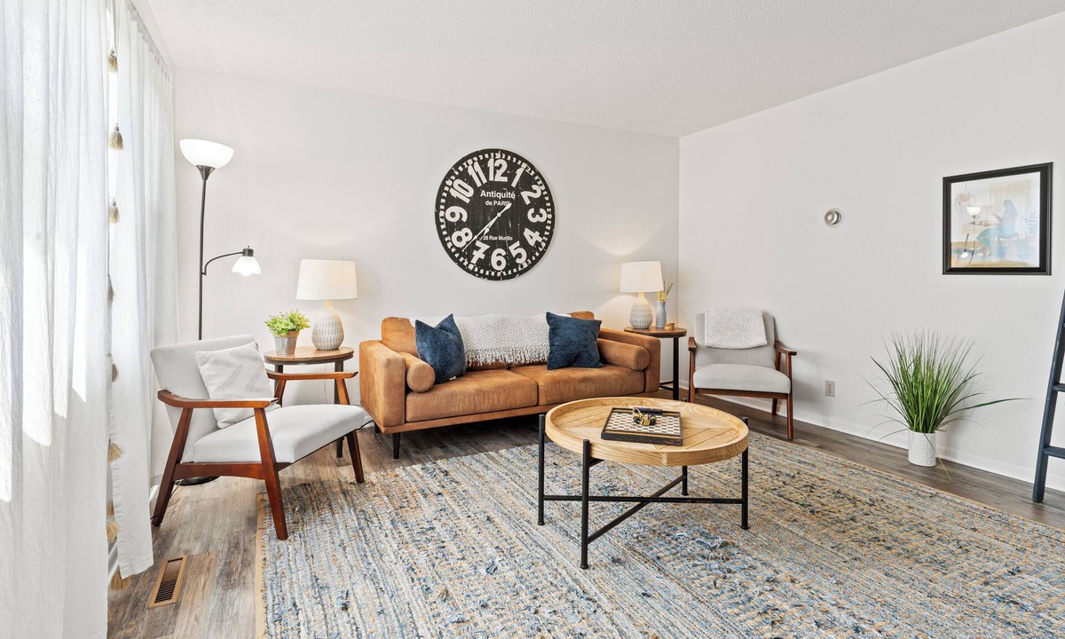 Newark Apartment | Local Discounts!- The Lexington Suite