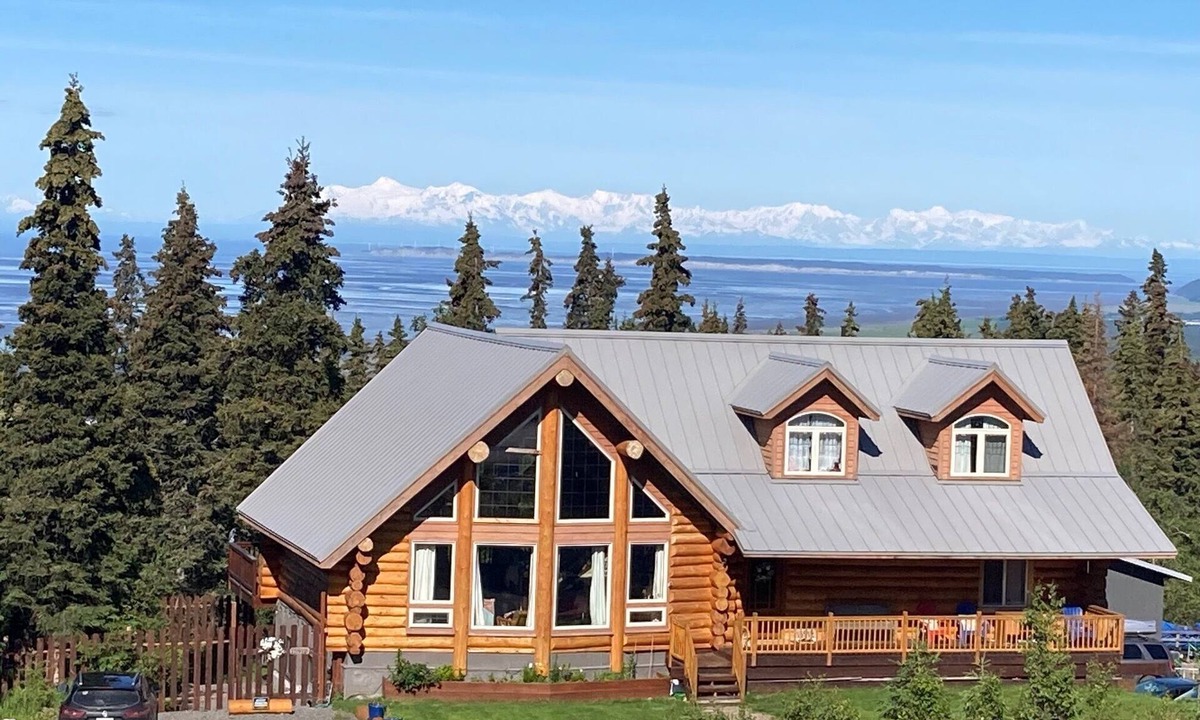 Rabbit Creek Apartment | Log home mother-in-law apartment in scenic Anchorage hillside neighborhood