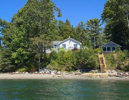 Sullivan House | Lucky Stone Retreat - private beach & Acadia view