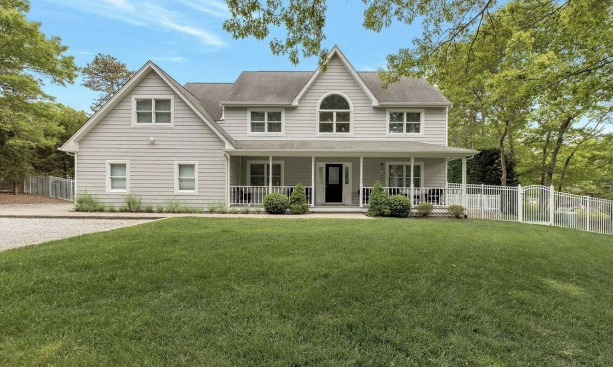Hampton Bays Villa | Luxe Hamptons Retreat ✨ Pool + Hot Tub Sleeps 10 Near Southampton & US Open