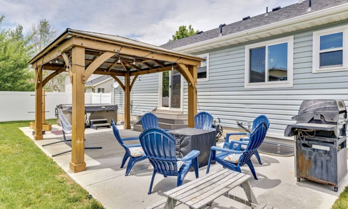 Orem House | Luxe Hot Tub Haven | Free Massage | EV Charger | Hot Tub