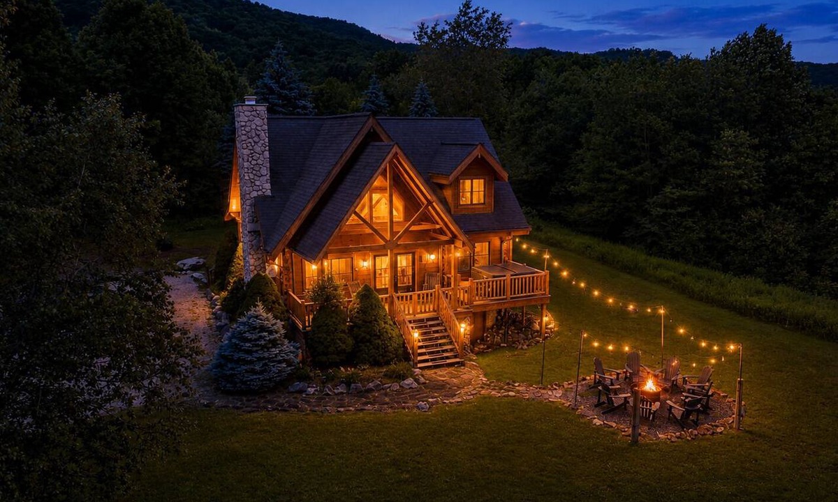 Slatyfork Farm Cabin | Luxe Mntn Escape near Snowshoe | Mntn Views, Hot Tub, 5 Wooded Acres
