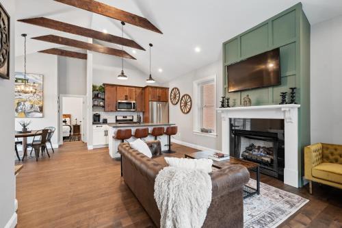 Manchester House | Luxurious Design | Easy Access to Downtown Pittsburgh | Sleeps 4
