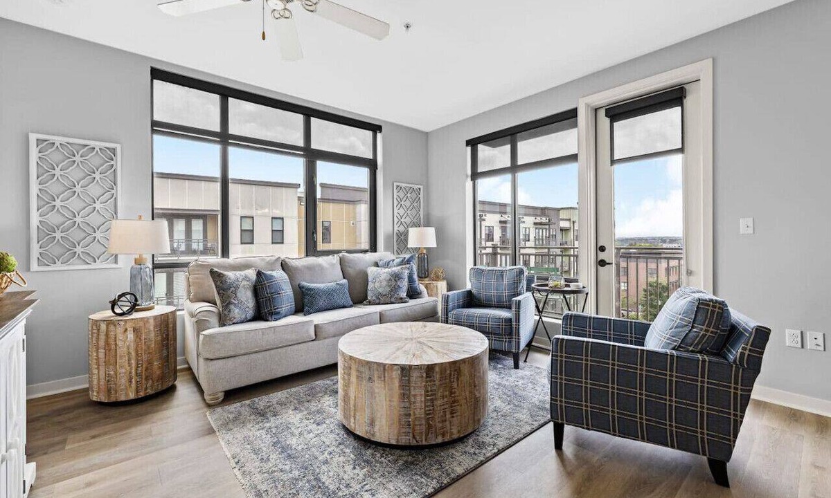Rolling Mill Hill Condo | Luxurious Downtown Corner unit- 2 Bd2 Bth -#321