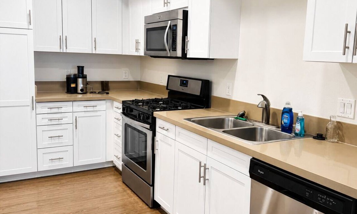 Tustin Apartment | Luxury 1BR in Irvine - Pool, Gym, Prime Location