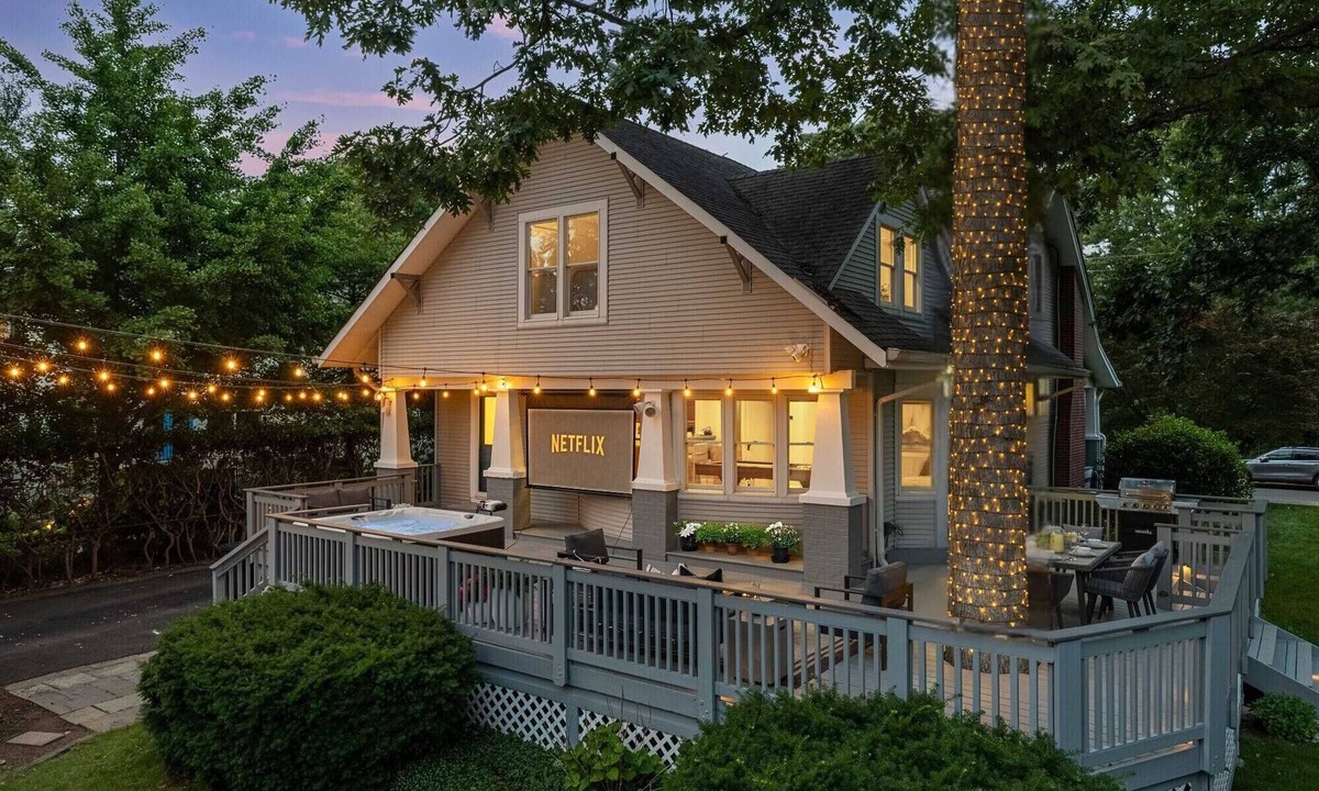 Ashton Heights House | Luxury 5-BR | Hot Tub | Game Room | Walk to Metro