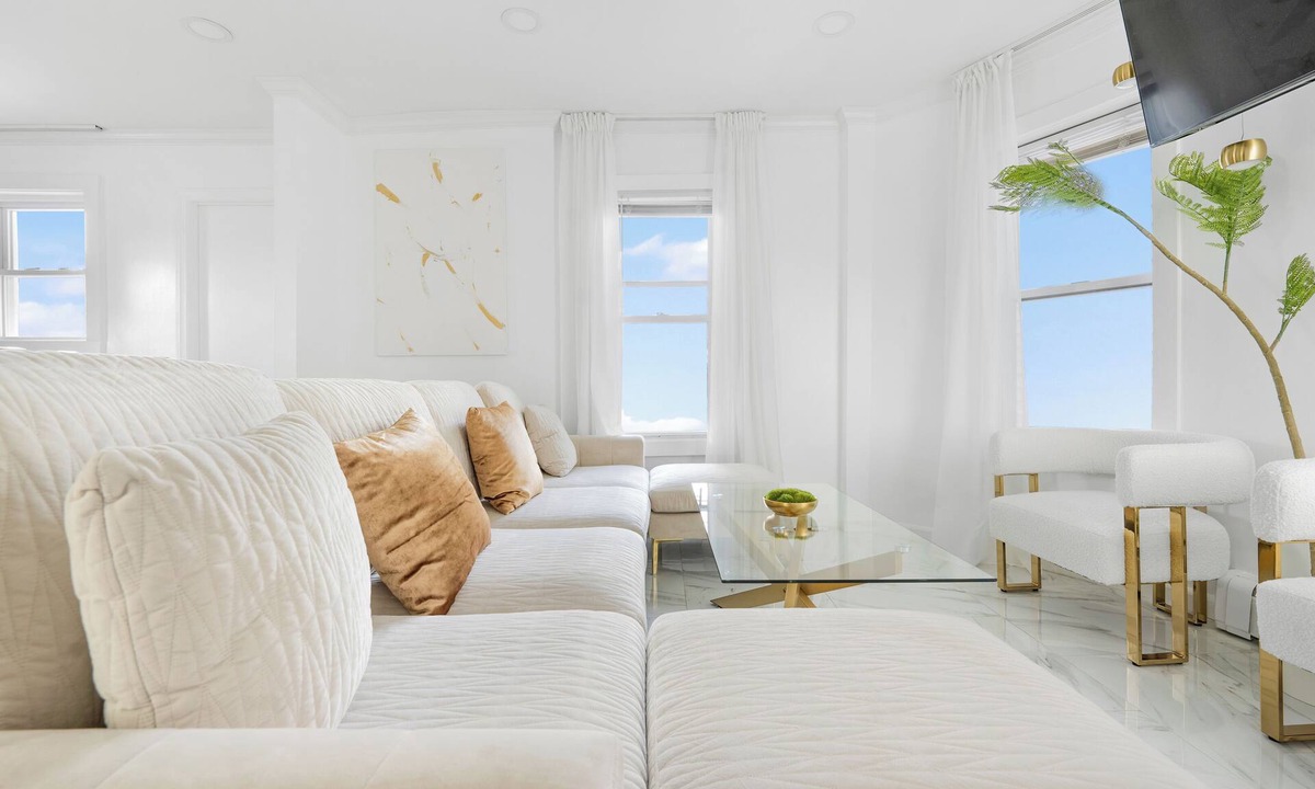 Bryn Mawr House | Luxury 5BR 2BA Spacious Home NYC Free Parking + Office