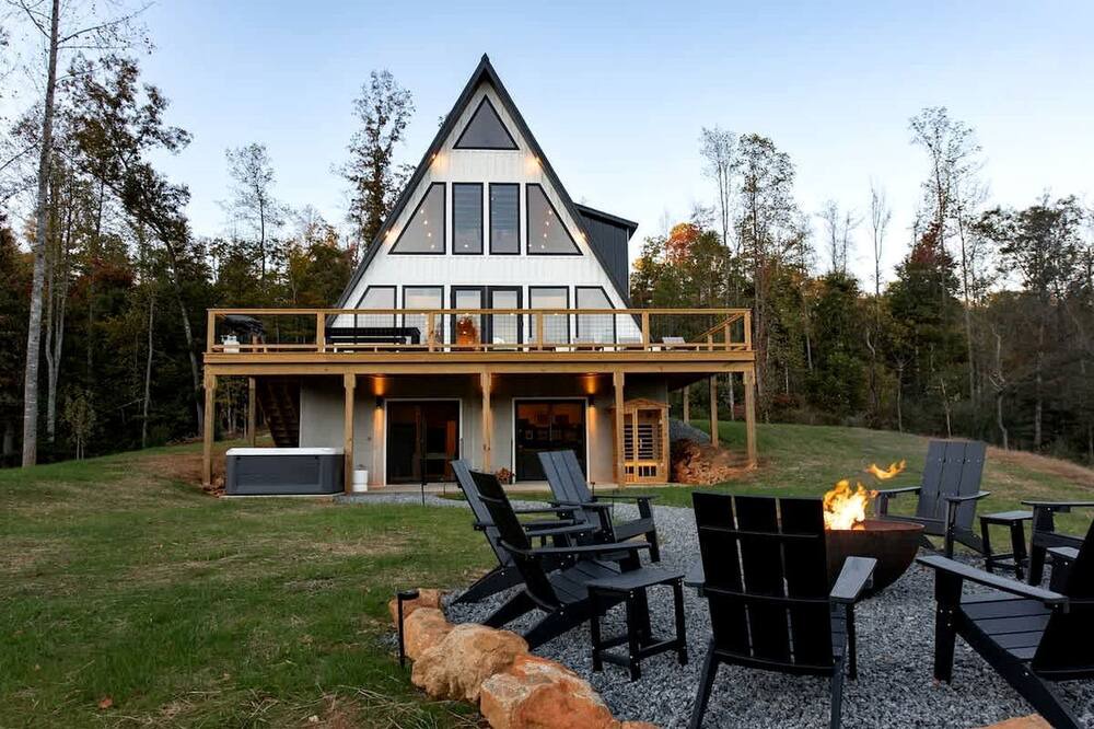 Faber Cabin | Luxury A-Frame with Hot Tub & Sauna near Wineries in Nelson County, Virginia