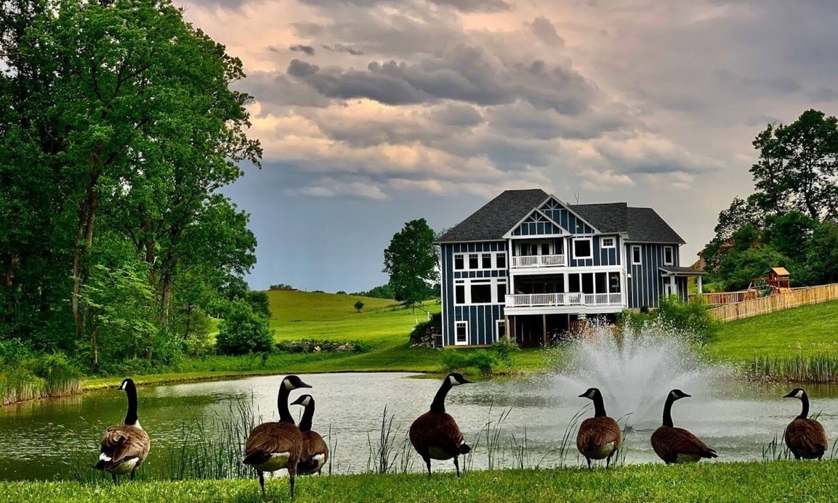 Shepherdstown House | Luxury custom home long-stay family retreat in Shepherdstown
