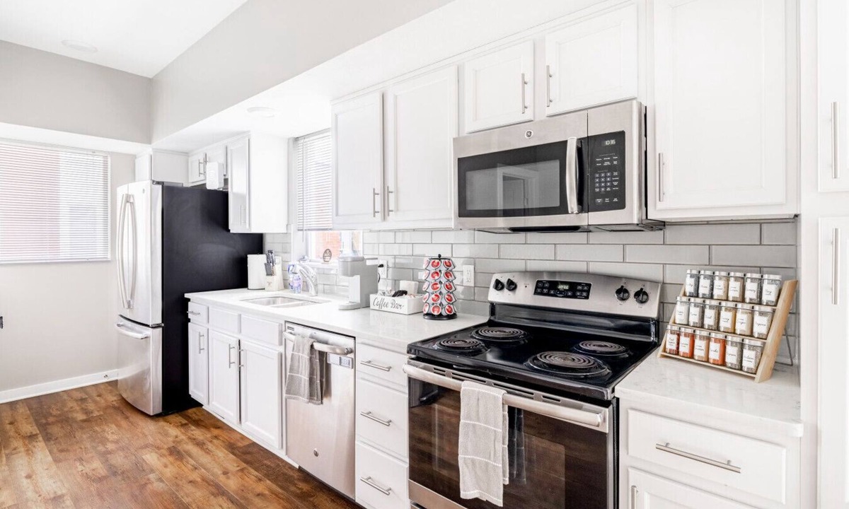 Downtown Cleveland House | Luxury Downtown Townhome w/Private Garage Unit 12