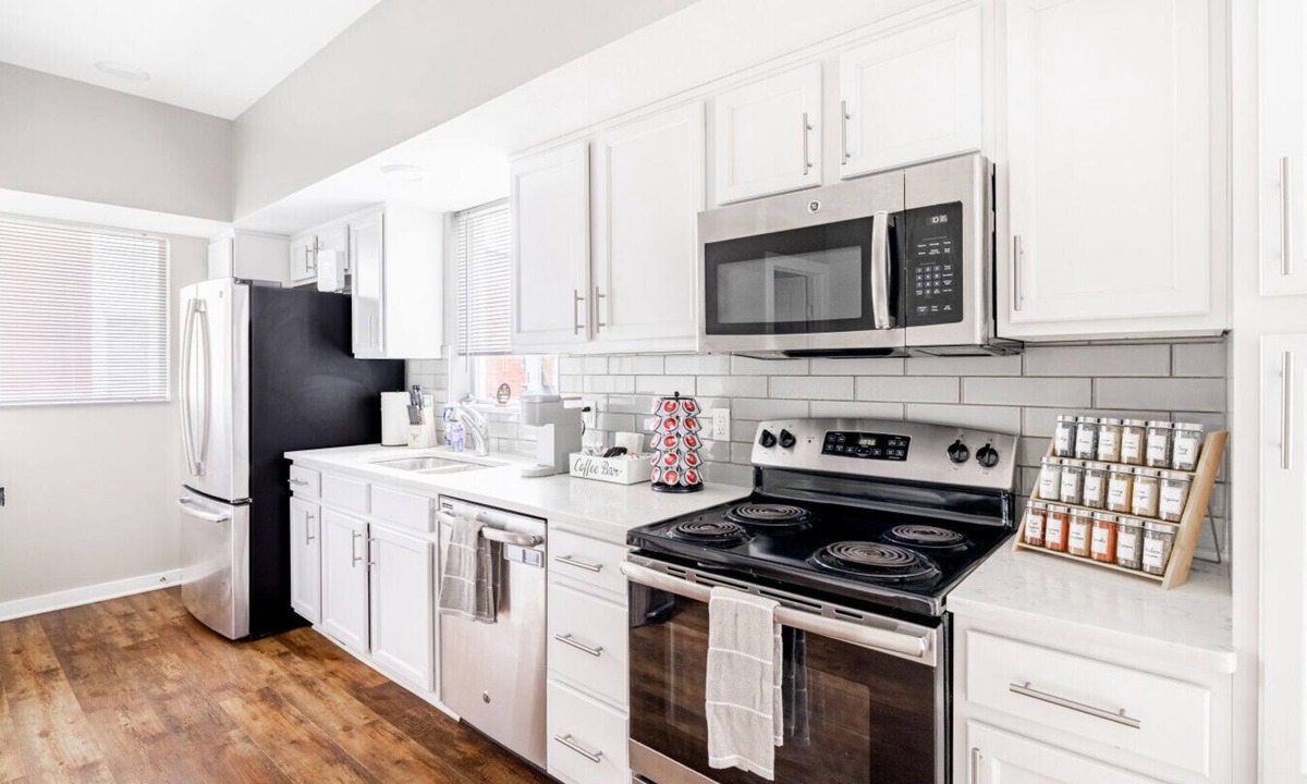 Downtown Cleveland House | Luxury Downtown Townhome w/Private Garage Unit 2