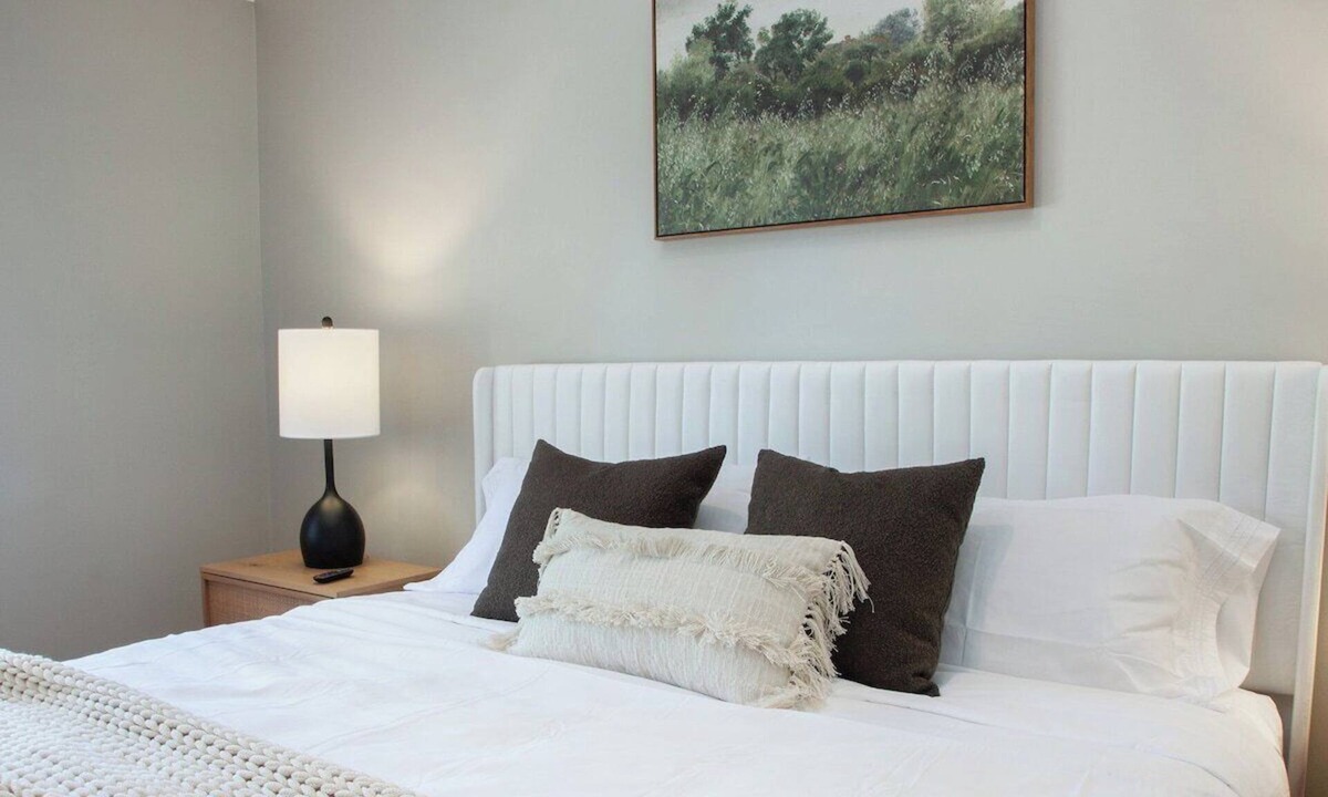 Weatogue Condo | Luxury, fully furnished, dog friendly townhouse with attached garage.