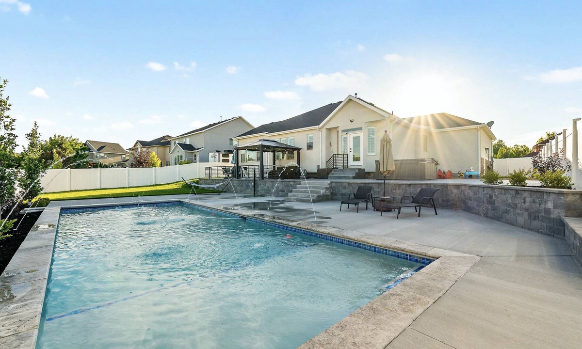 South Jordan House | Luxury home with heated swimming pool 15 min from mountains.