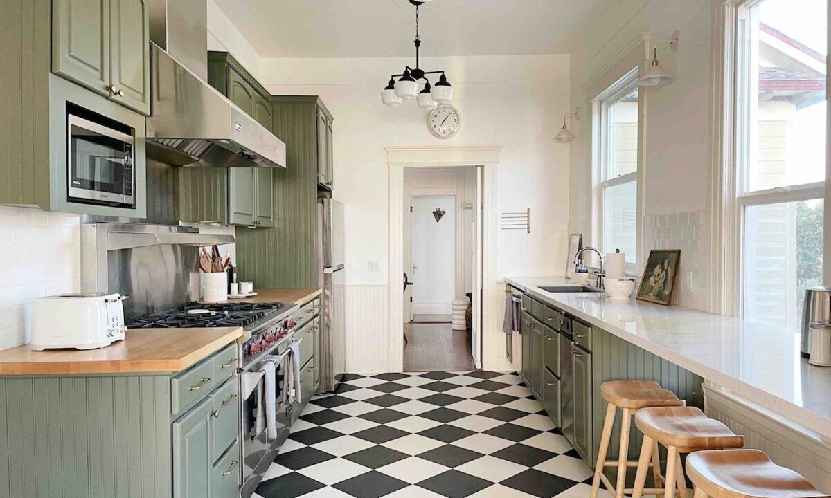 San Luis Obispo House | Luxury hot tub Victorian midweek special