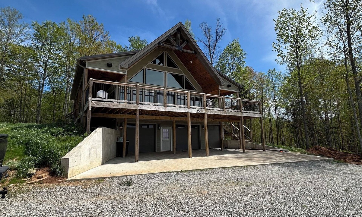Chaplin Cabin | Luxury in the Country. Chalet Style Cabin on secluded 61 Acres with 3 acre Lake