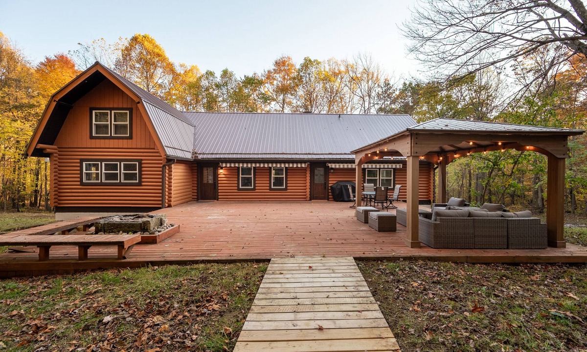 Frazeysburg Cabin | Luxury,Log Cabin 65ac. of private forest, trails,sauna,hot-tub. Baughman Park.