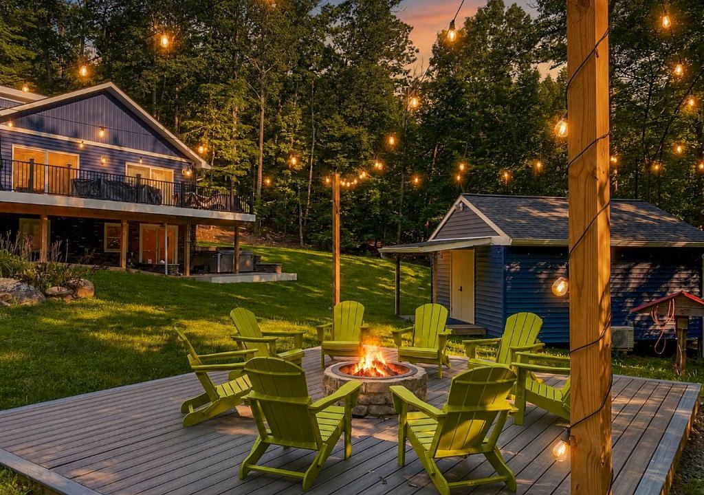 Bakerton Ski Chalet | Luxury Mountain Retreat - 4 King Suites & Hot Tub