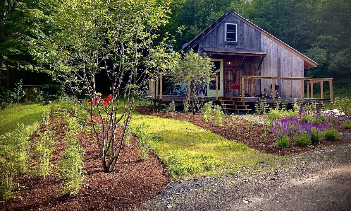 Roxbury Cabin | Luxury Off Grid Romantic Cabin in the Woods 20 Minutes from Sugarbush Ski Resort
