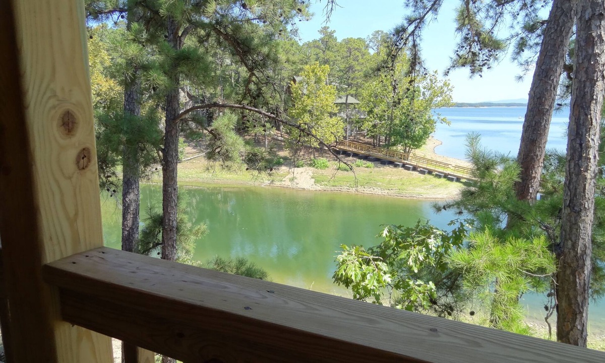 Mount Ida Cottage | Luxury three bedroom, three bath cottage with hot overlooking Lake Ouachita. by RedAwning
