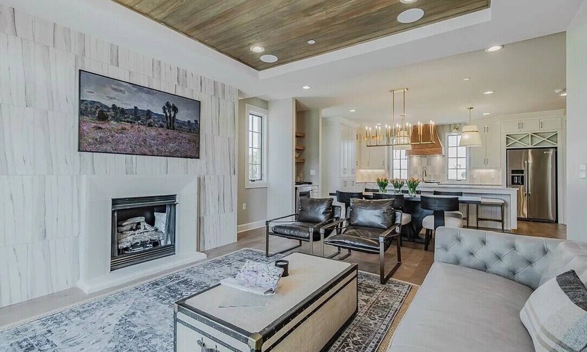 Rogers House | Luxury Townhome in Pinnacle walk to Amp 3bd/4ba