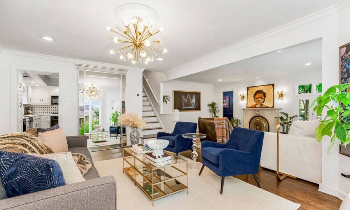 Fairway House | Luxury Tudor w/3 Kings, Playroom, Yard; 5min to Plaza