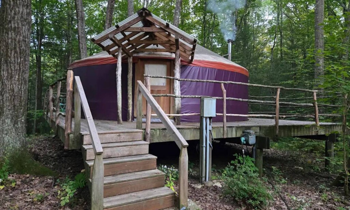 Williamsburg Cabin | Magical yurt in the woods, full kitchen! Haydenville, Massechusettes