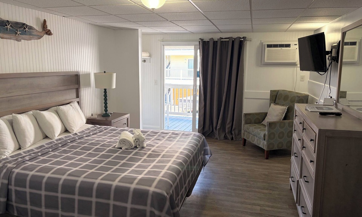 Hampton Hotel | Mainsail Inn & Cottages