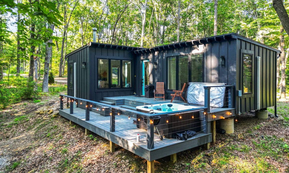 New Plymouth Cabin | Maren's Hideaway | Hocking Hills, Modern, 40 Acres