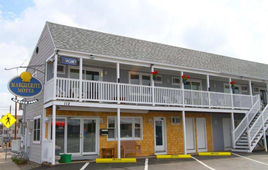 Hampton Hotel | Marguerite Motel
