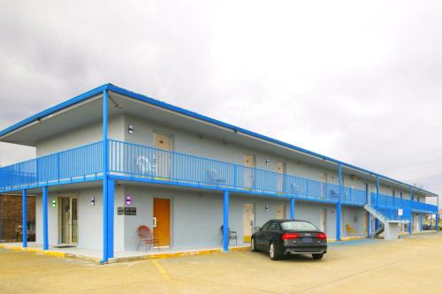 Marshall Hotel | Marshall Lodge By OYO Hwy 65