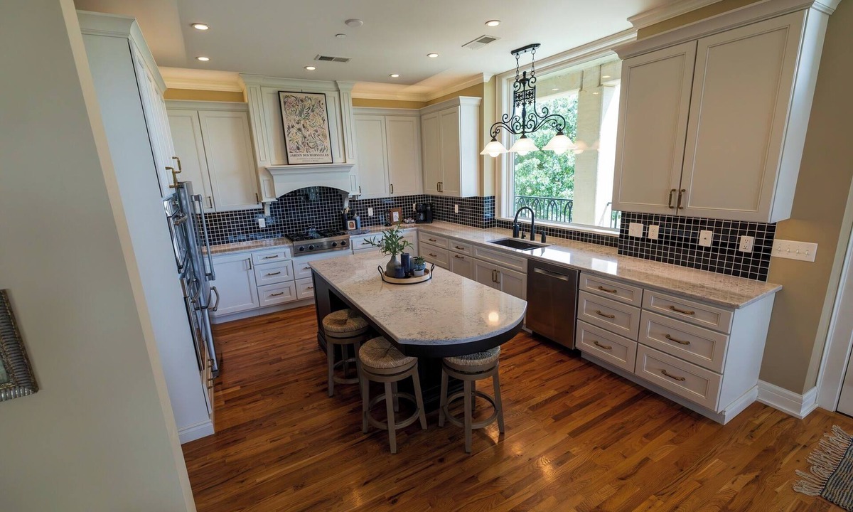 Salina Apartment | Marymount College Building