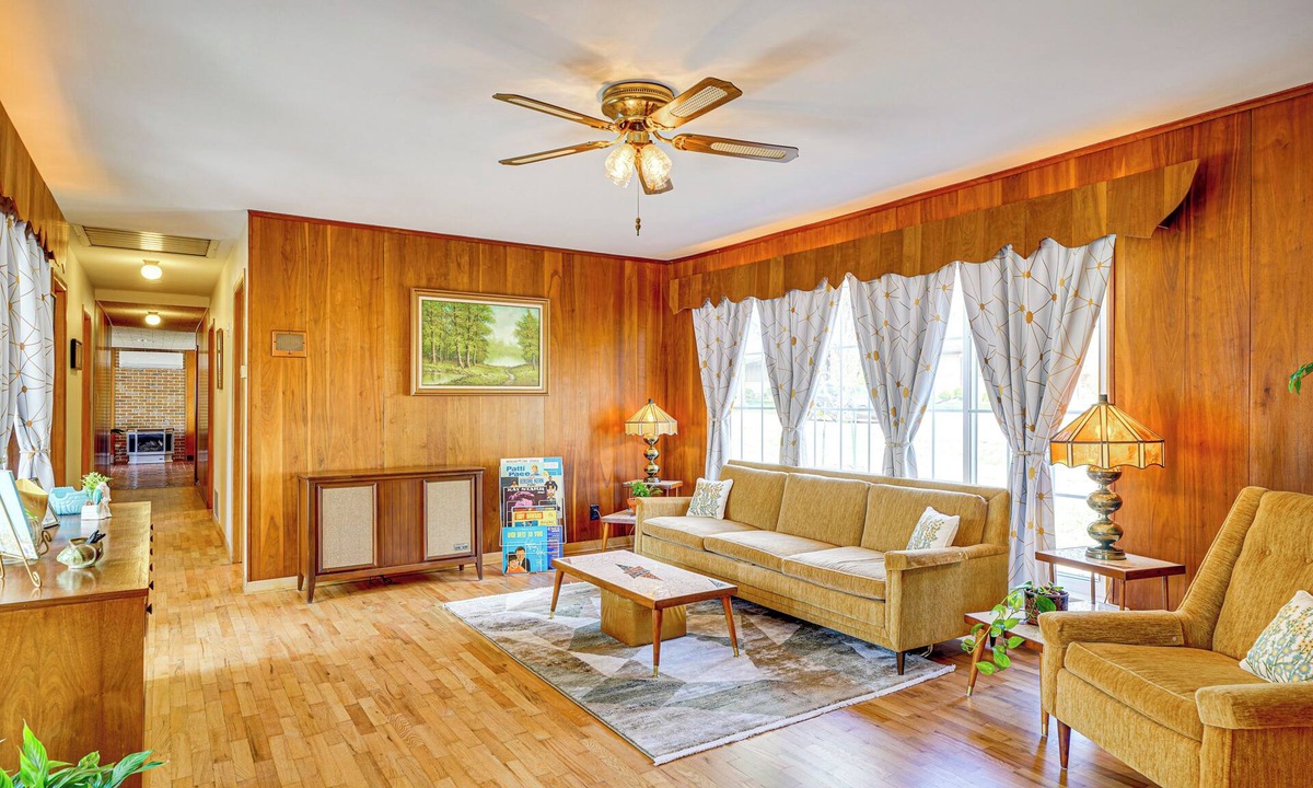 Monett House | Mid-Century 1950s Home W/Carport Near Route 66