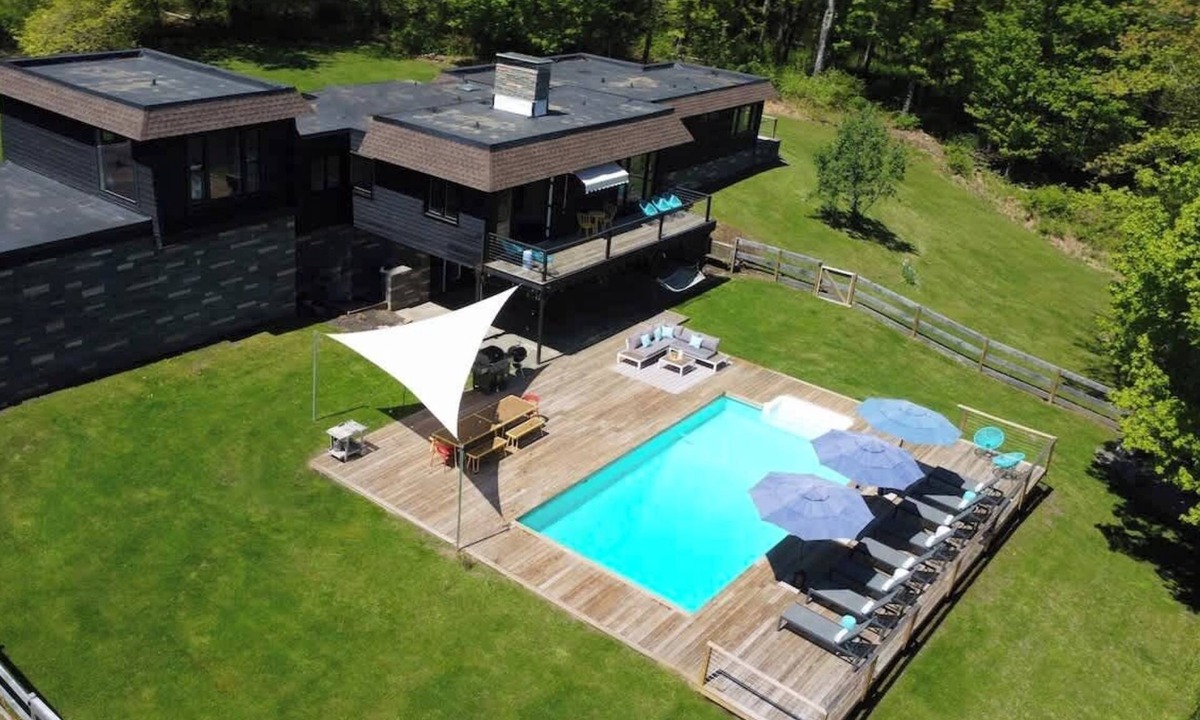 Kerhonkson House | Mid Century Mod 5-Bed, Pool OPEN!, Dogs Welcome