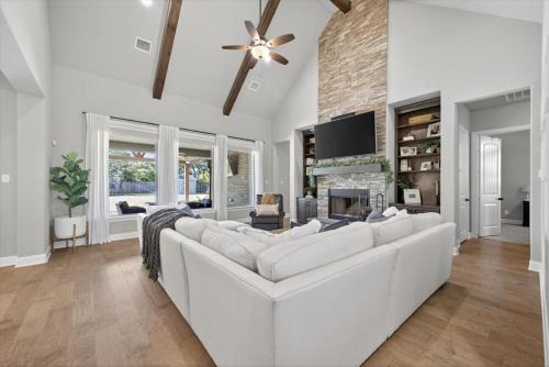 Midlothian House | Midlothian Masterpiece with 5 Bedrooms