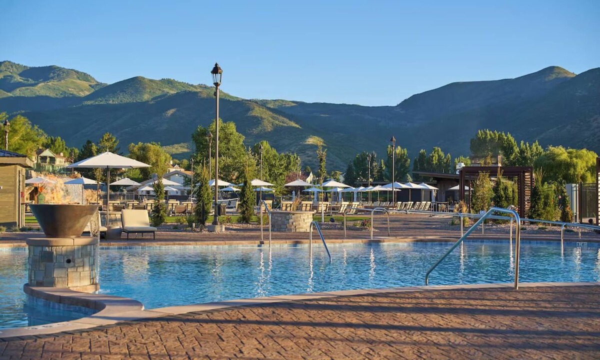 Midway Hotel | Midway Escape! 2 Relaxing Units w/Hot Spring & Pool access!