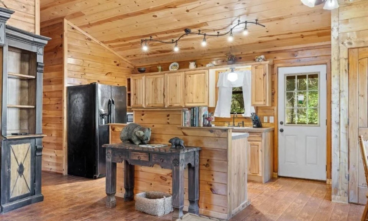 Pickens Cabin | Misty Moonlight in the Beautiful Broken Bow Oklahoma!