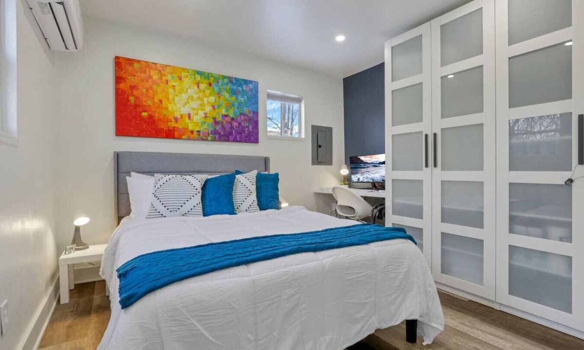 Olde Towne East Villa | Modern 1BR Sleeps 4 | Near Downtown | Full Kitchen