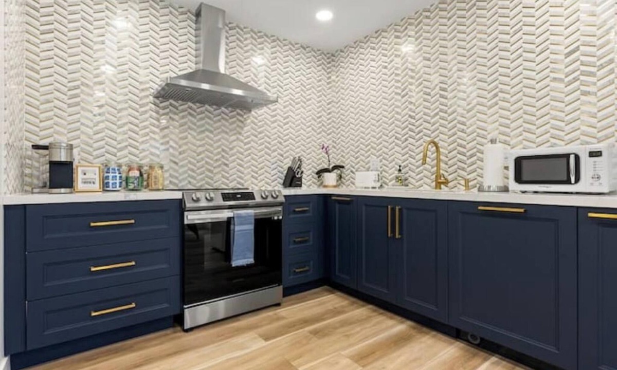 Mid Central Apartment | Modern 2 Bedroom Apt.