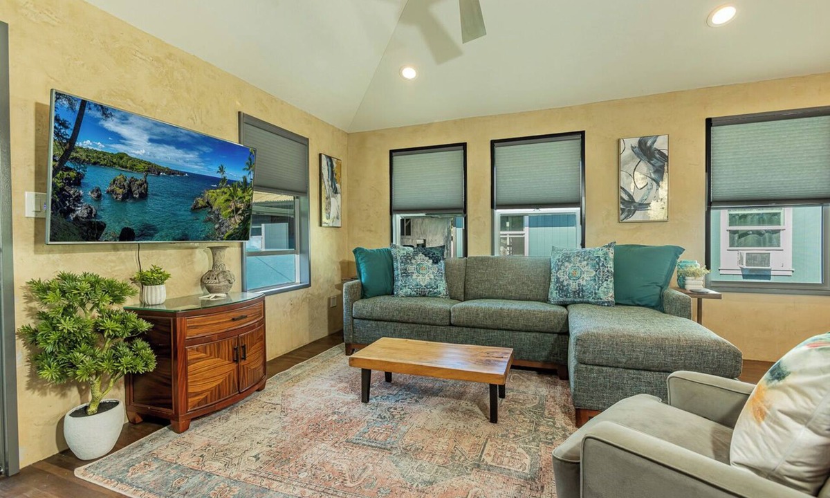 Wailuku Condo | Modern 2BR/2BA Upstairs Home | Gated Wailuku Property | Central Location