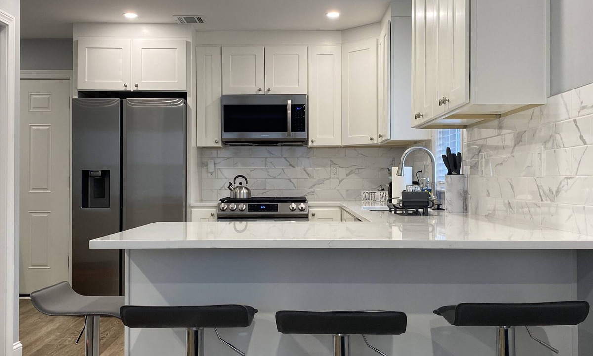 Lower Washington - Mount Hope Condo | Modern 2br with W/D in unit, Parking, central air