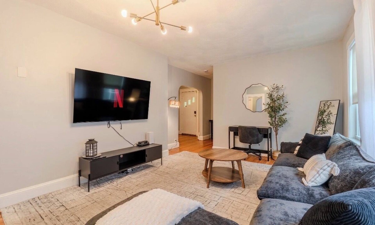 South Medford Apartment | Modern 3BD/2BA Near Boston, Bright & Luxury
