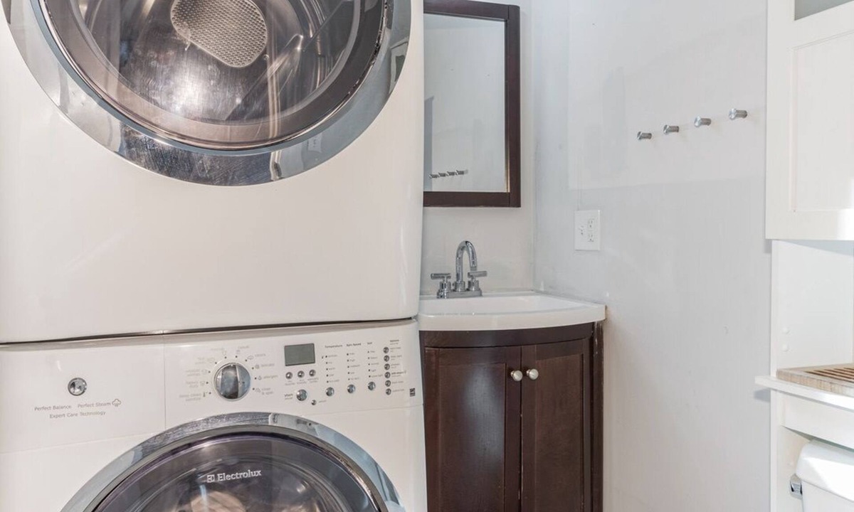 Jamaica Plain Apartment | Modern 3BR w/a home offices 10 min walk from T